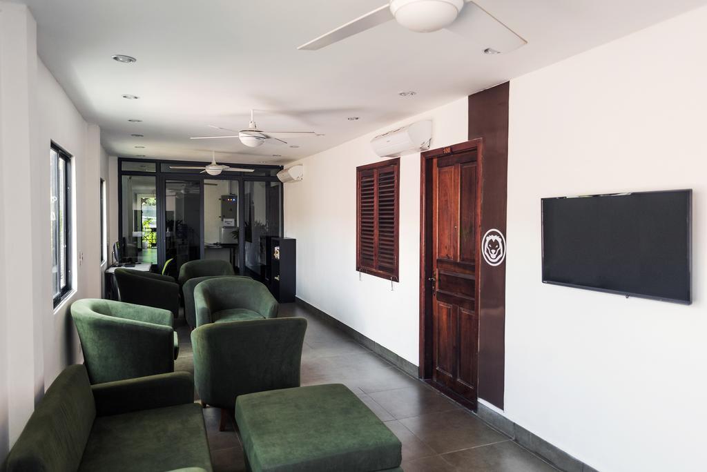 Aura Thematic Hostel Phnom Penh Ngoại thất bức ảnh