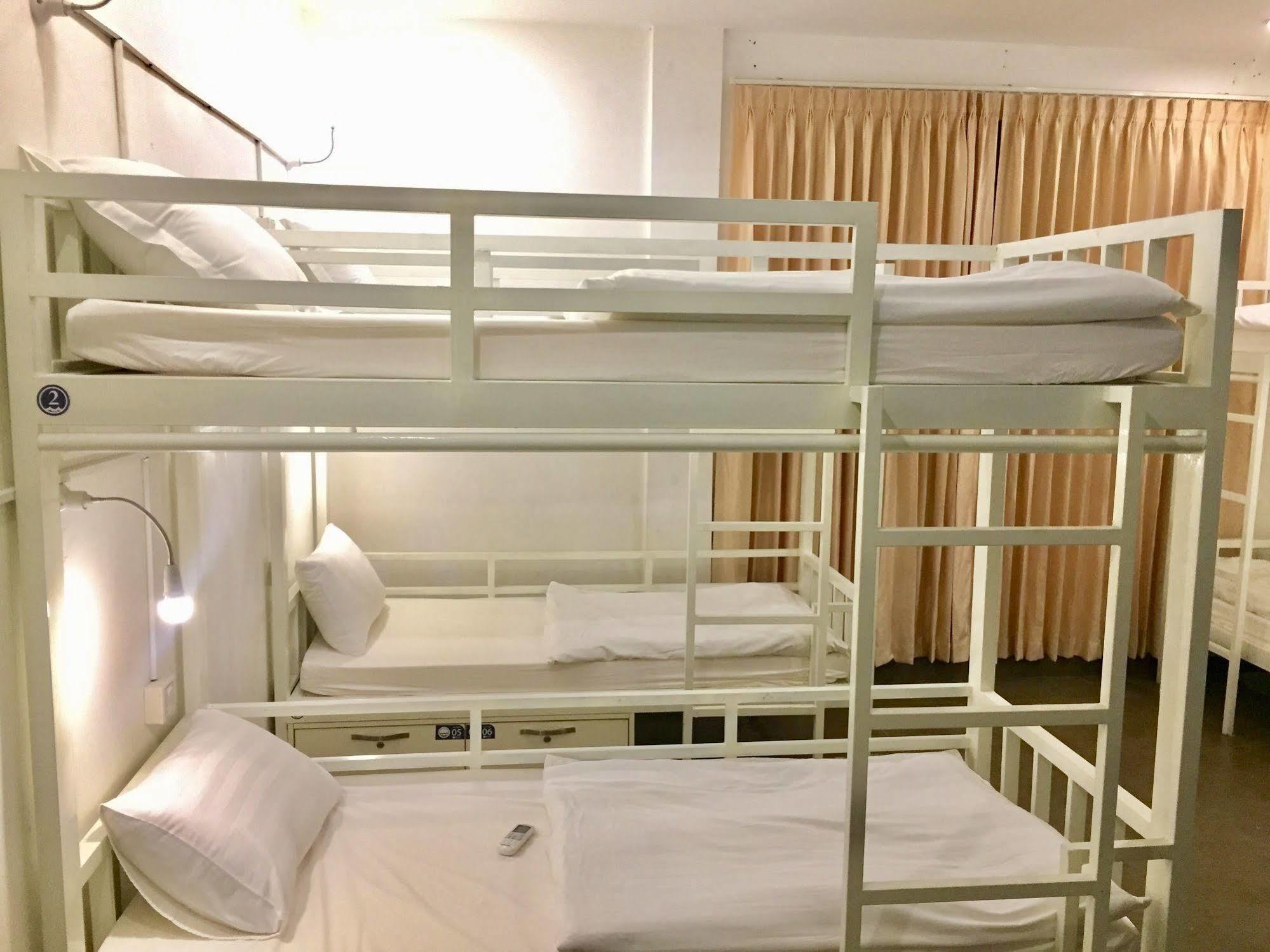 Aura Thematic Hostel Phnom Penh Ngoại thất bức ảnh