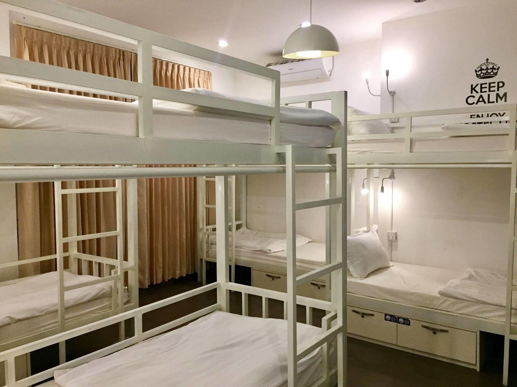 Aura Thematic Hostel Phnom Penh Ngoại thất bức ảnh