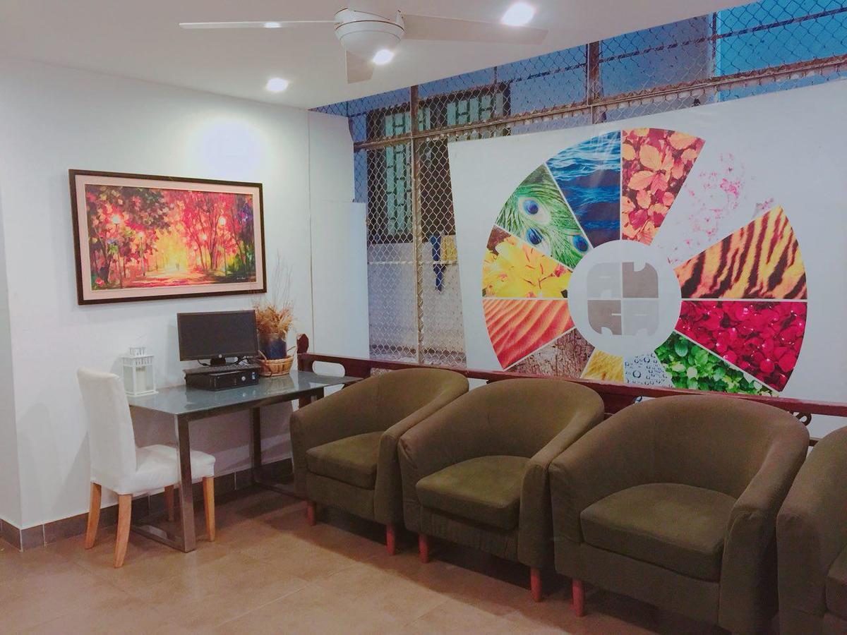 Aura Thematic Hostel Phnom Penh Ngoại thất bức ảnh